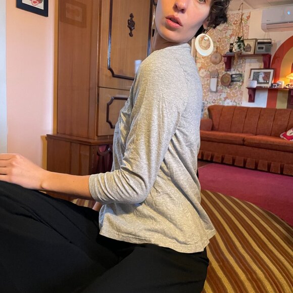 Classic Y2K reitmans cotton spandex grey v neck ¾ sleeve shirt - Picture 6 of 14